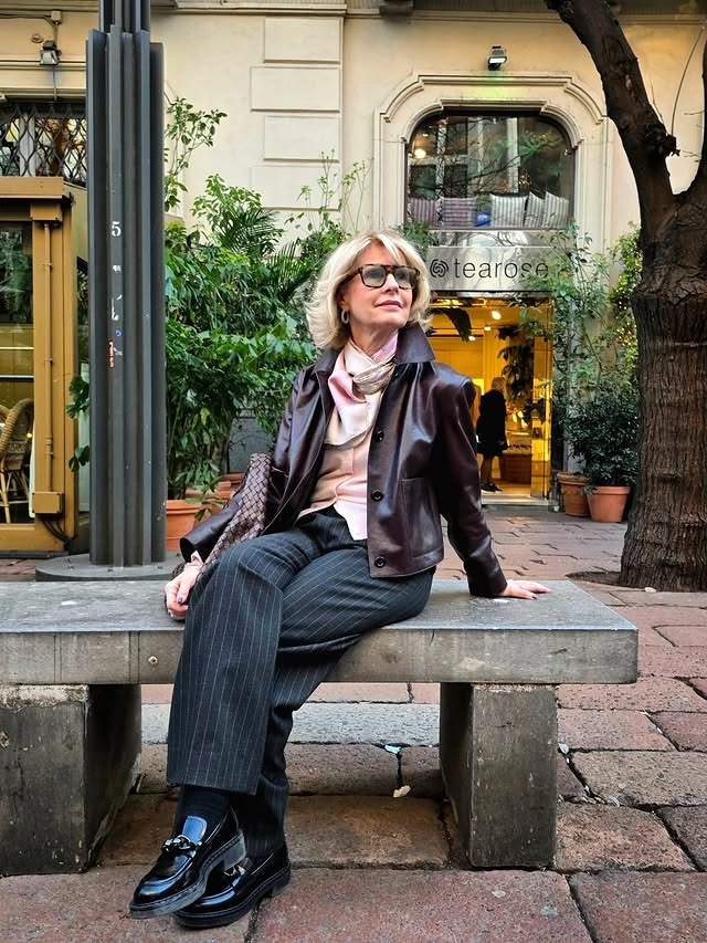 Проще всего начать с очков, сумки или обуви