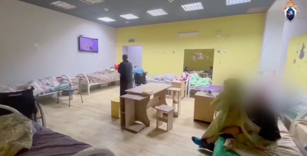 СМИ: Проблемный пансионат в Красноярске потребовал вывезти постояльцев