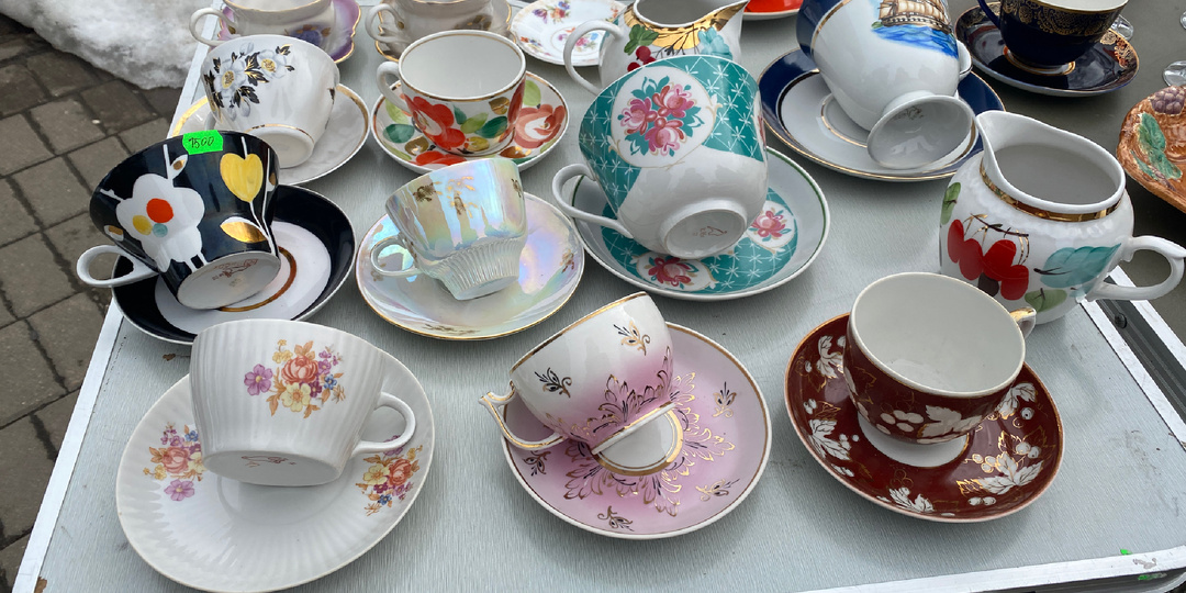 Что и почем продают на казанском блошином рынке: каски, винтажный фарфор и медвежьи шкуры