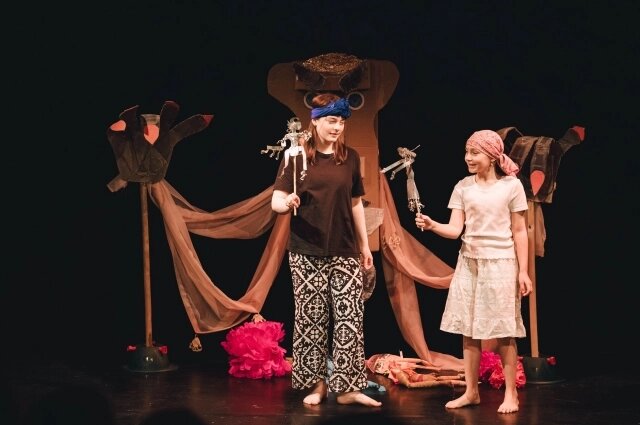    Александра и Ульяна вжились в роль. Фото: Из личного архива/ Марина Зеленовских