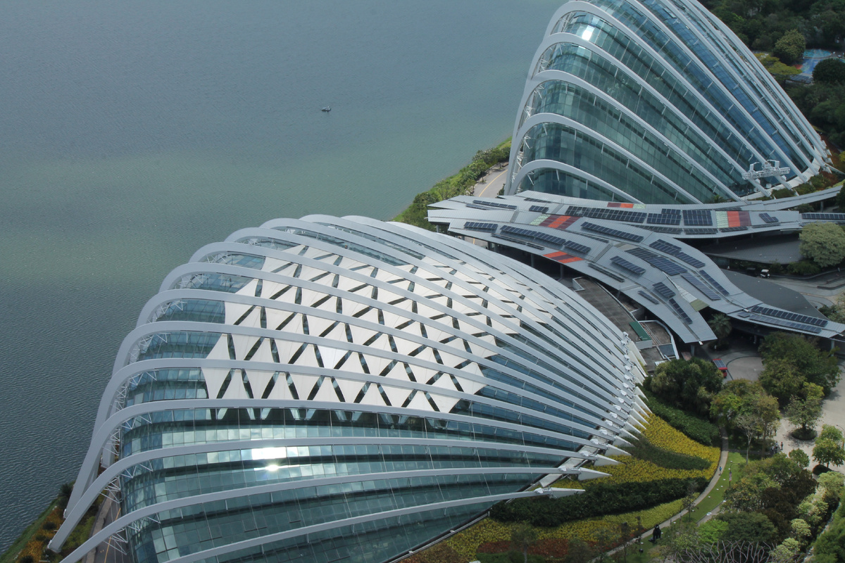 Оранжереи "Цветочный купол" и "Облачный лес". Сингапур