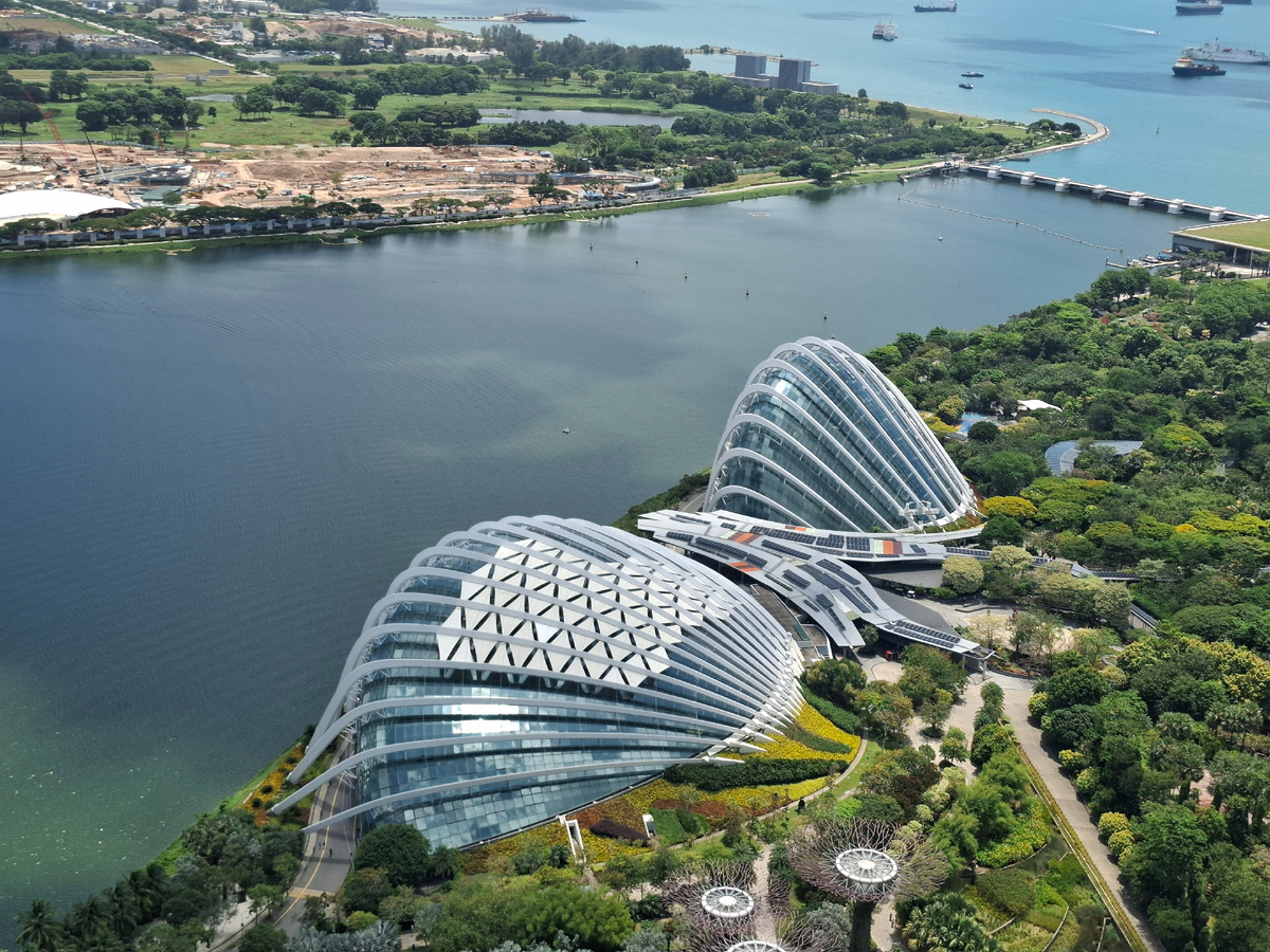 Оранжереи "Цветочный купол" и "Облачный лес". Сингапур