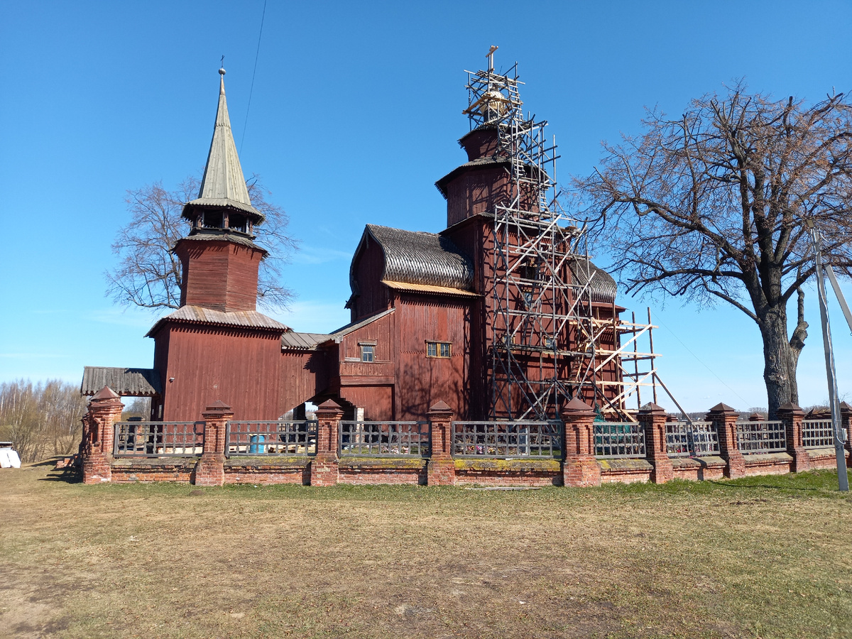 Церковь Иоанна Богослова построена в 1687 году. Фото автора.