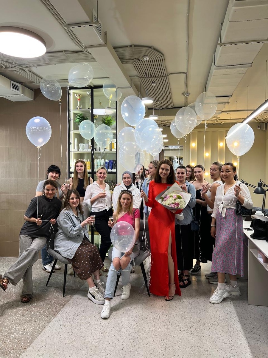 Далеко не весь коллектив салона красоты Счастье beautybar