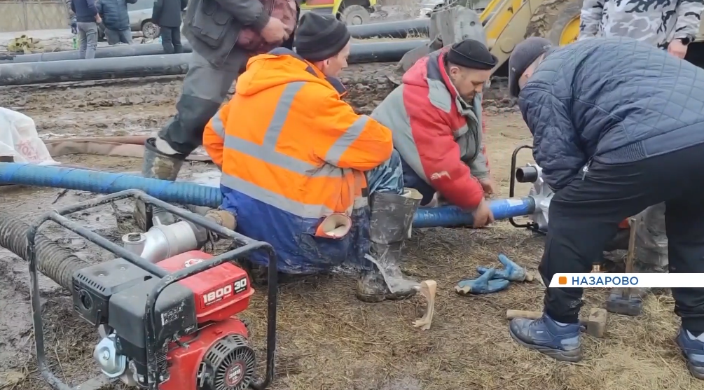     Жители города Назарово третий день остаются без воды из-за аварии