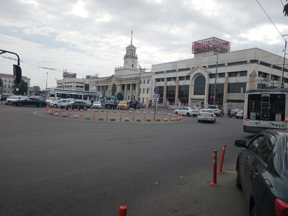 Краснодарский железнодорожный вокзал. Фото автора.