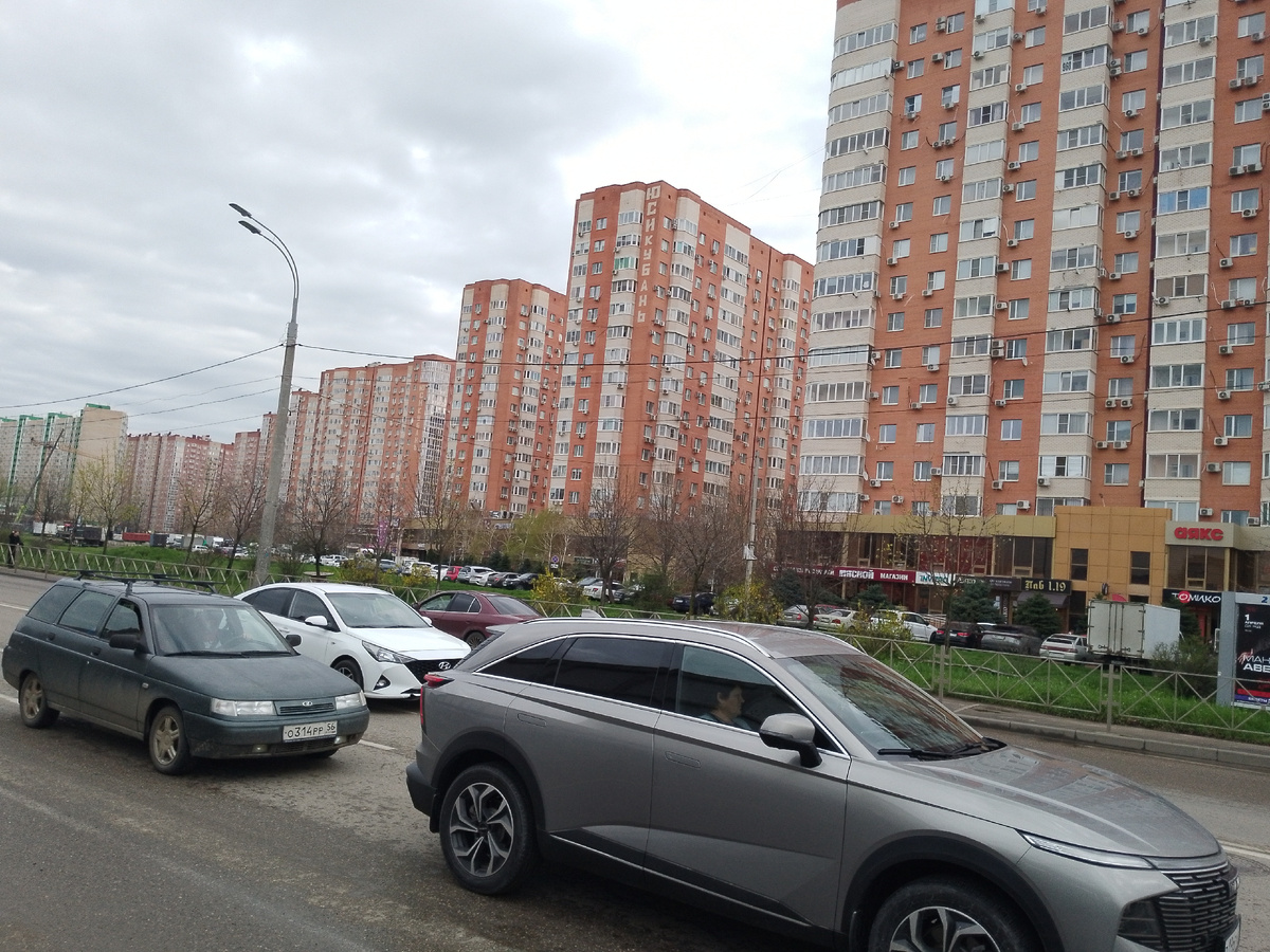 Типичные краснодарские "шанхаи". ЖК "Панорама", что недалеко от парка Краснодар (Галицкого). Фото автора.