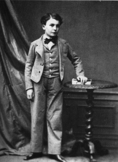 Ги де Мопассан в возрасте 10 лет. Около 1860 года. Фотограф А. Денисс.