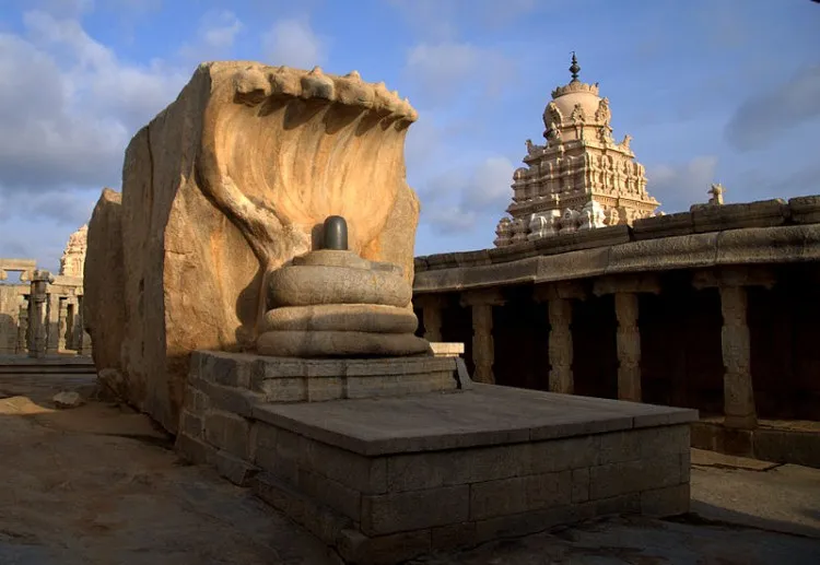 Храм Вирабхадры, Лепакши. Автор изображения: Pavithrah/Wikimedia.org