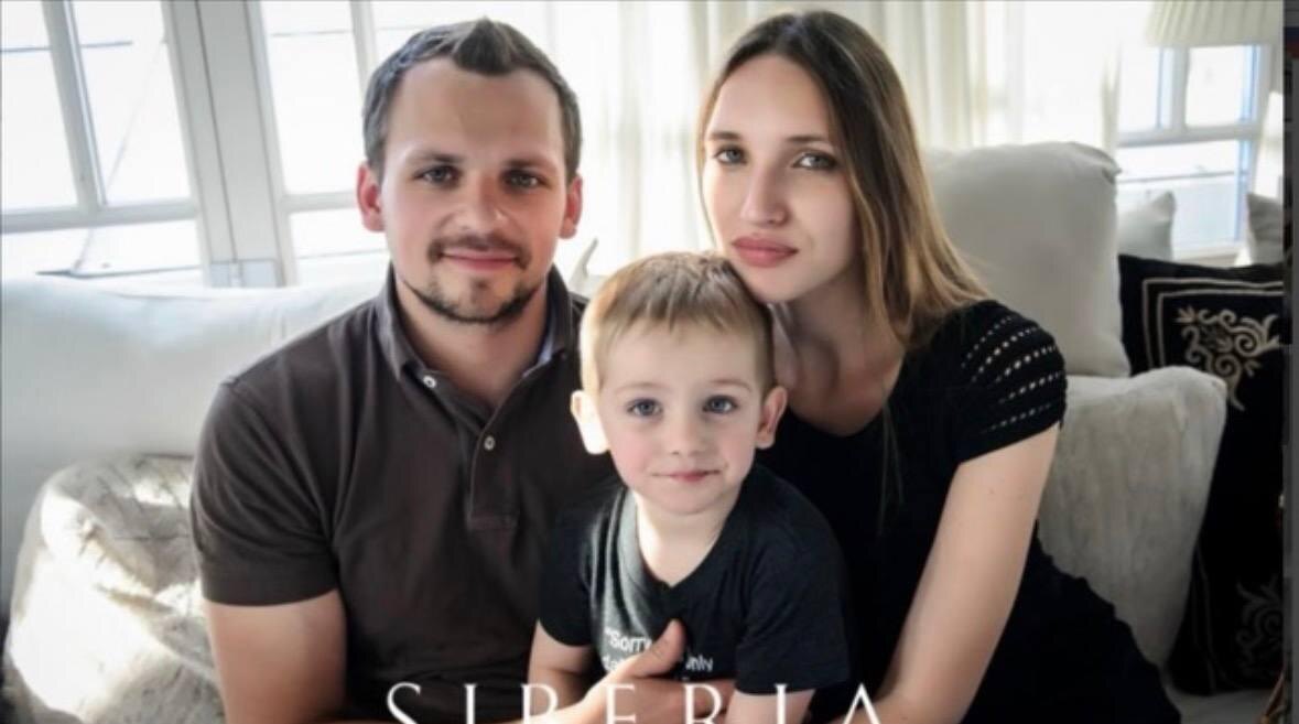 Дарья Янина с мужем и сыном. Фото: Воман.ру