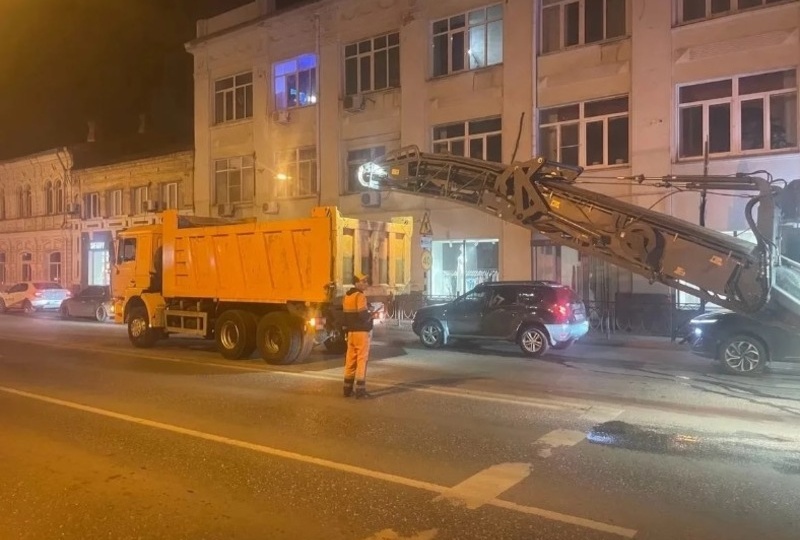 На улице Адмиралтейской в Астрахани начался ремонт