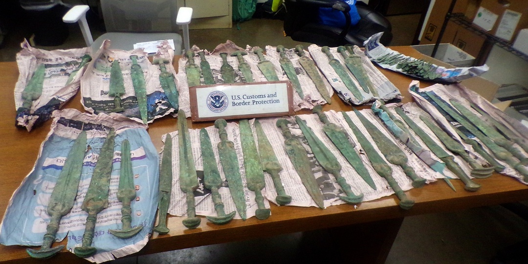 Потрясающие артефакты пытались провезти через таможню под видом декоративных изделий