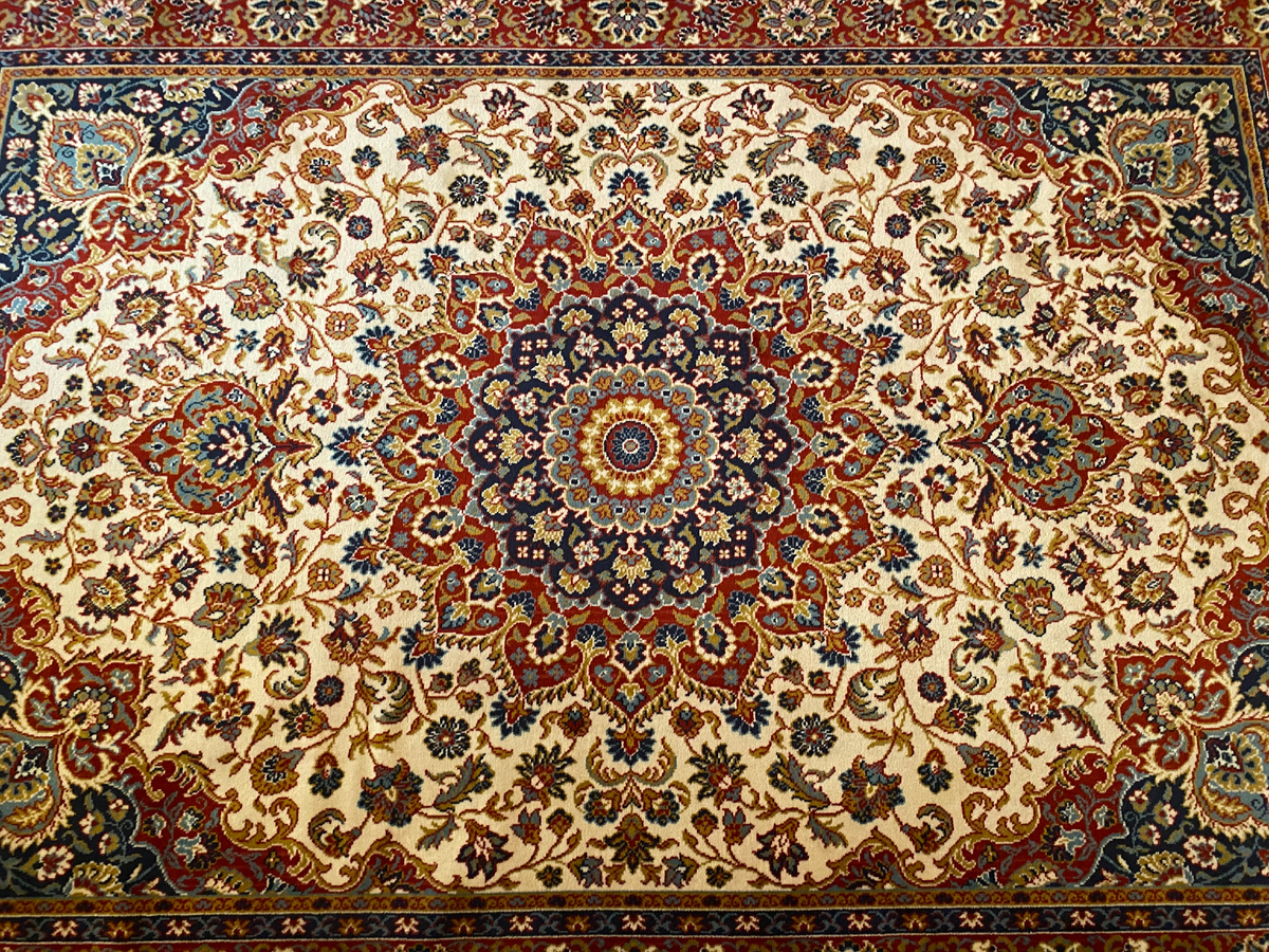 Центральная часть иранского ковра