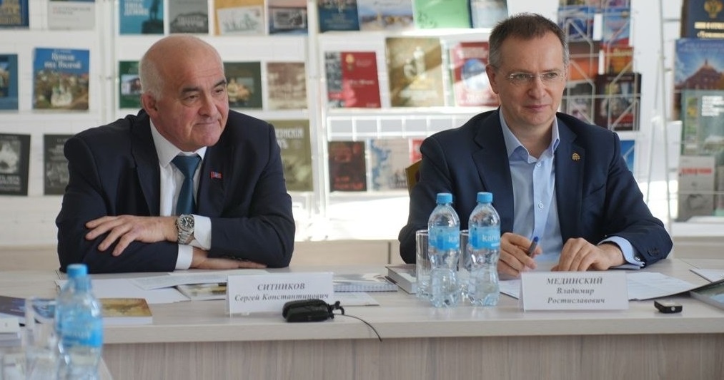 Сергей Ситников и Владимир Мединский встретились в Костроме с представителями регионального отделения Союза писателей