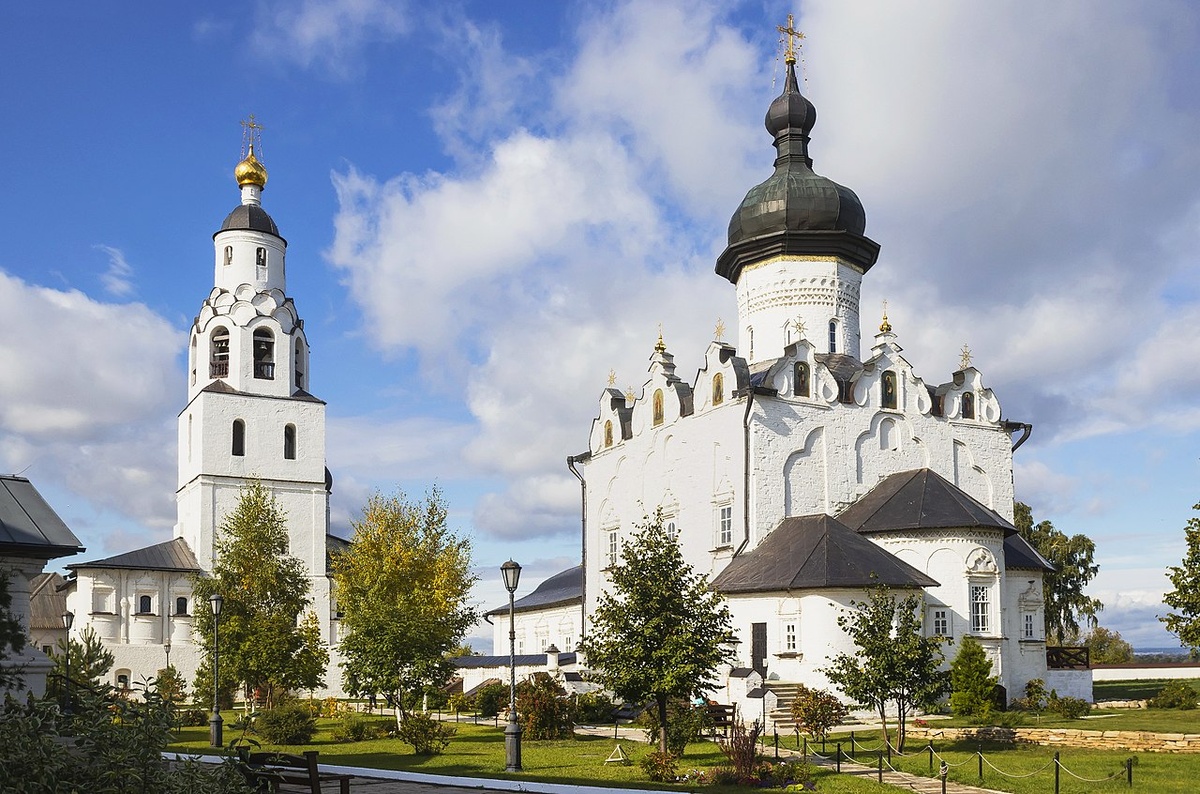 Успенский монастырь в Свияжске. Городе, построенном для военных нужд, незадолго до легендарного Казанского взятия (фото не мое, из интернета). 