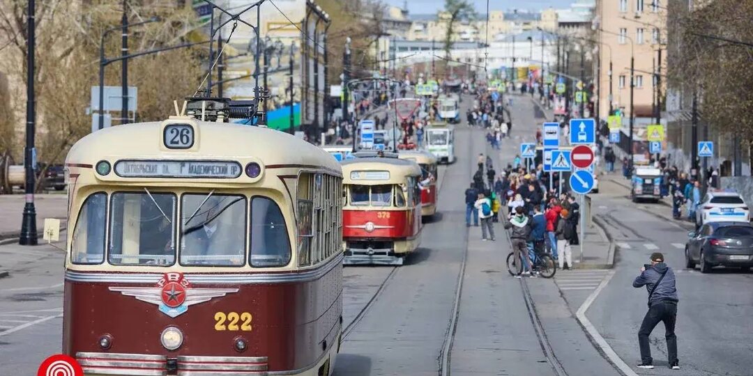 Более 200 тыс. человек стали гостями Парада трамваев и выставки ретротранспорта в Москве