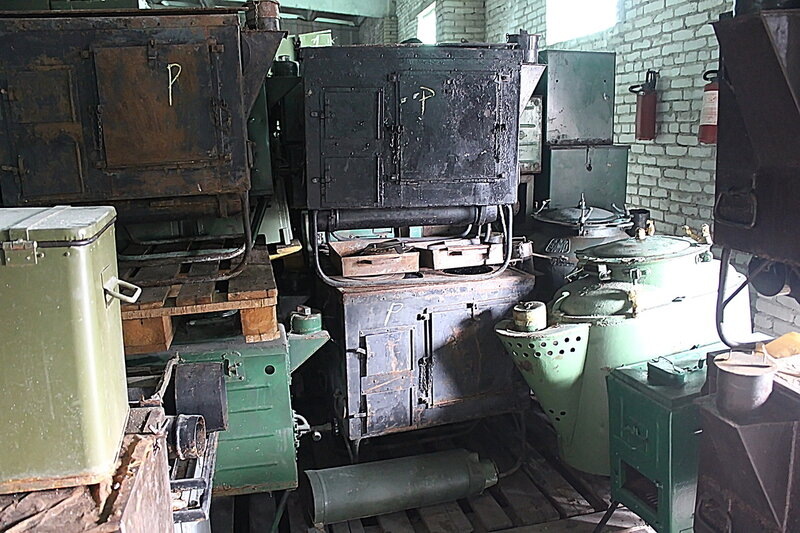 Фото с окружного склада продовольственного имущества .