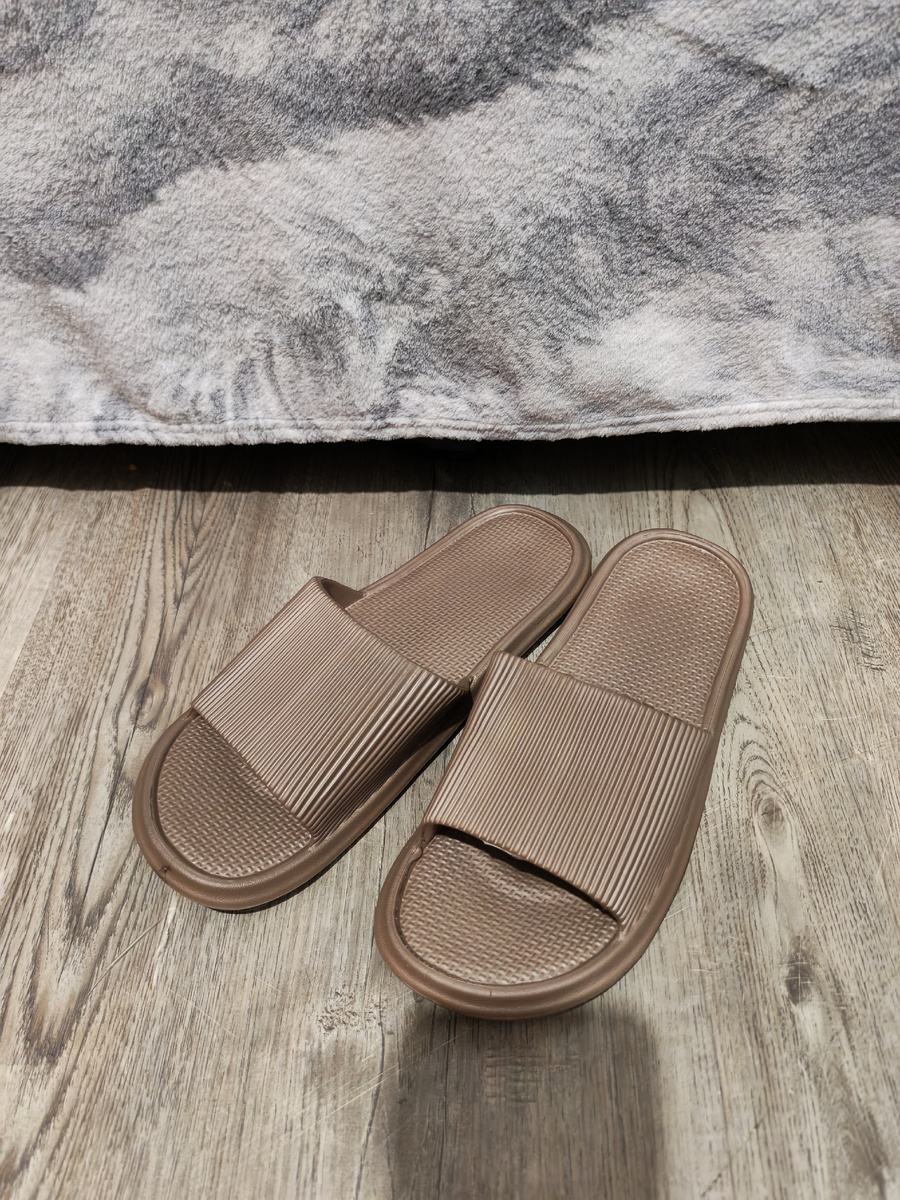 Сейчас потянула на коричневые и голубые цвета.