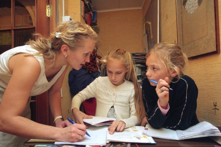    Иллюстрация к материалу: Репетиторы по математике стали самыми востребованными: что это значит для родителей