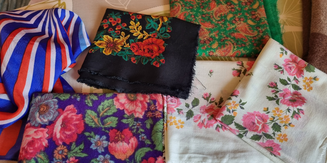 Разбираем заброшку. Часть II: Бабушкин шифоньер. Текстильные находки и не только.