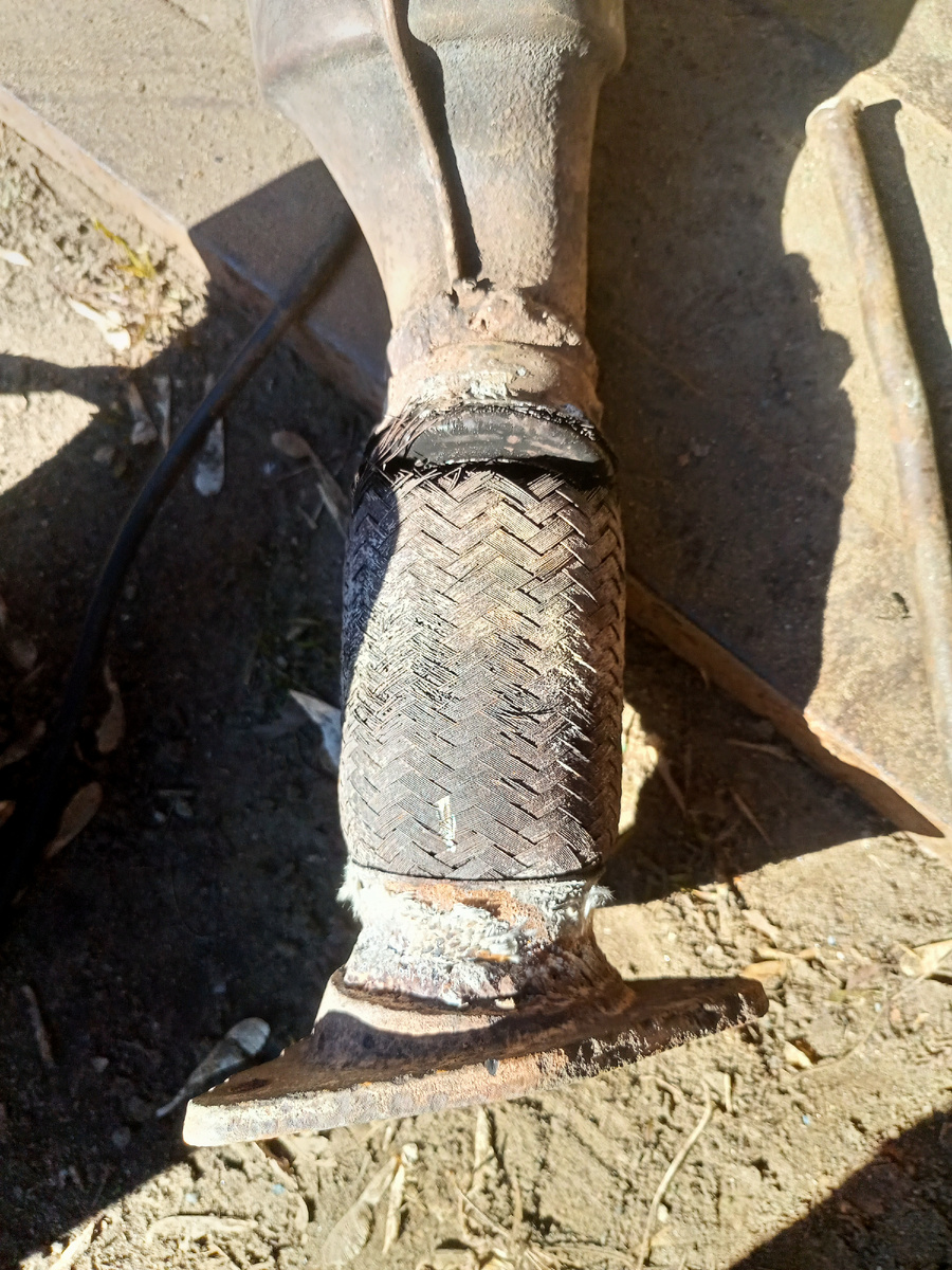 порвалась компенсационная гофра