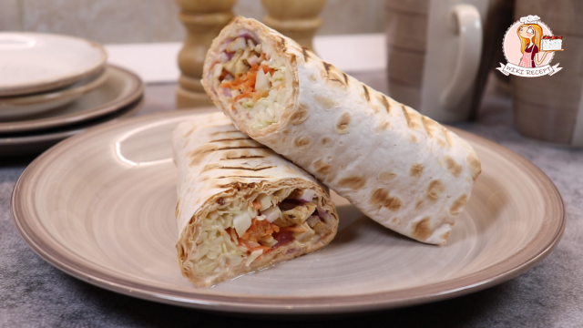 Домашнюю «шаурму» с курицей готовлю раз в месяц: чаще нельзя! Очень уж вкусно ))