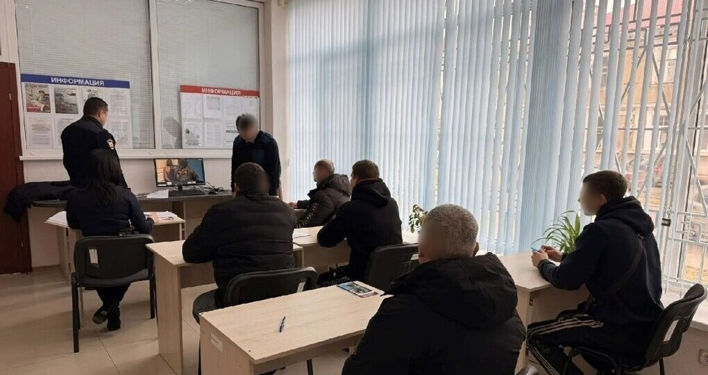 Сотрудники УИИ и полиции провели профилактическое мероприятие с осужденными в Бердянске