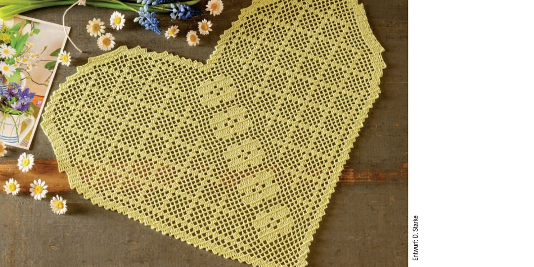 Салфетки и подвески в виде сердечек вязаные крючком в филейной технике и из мотивов