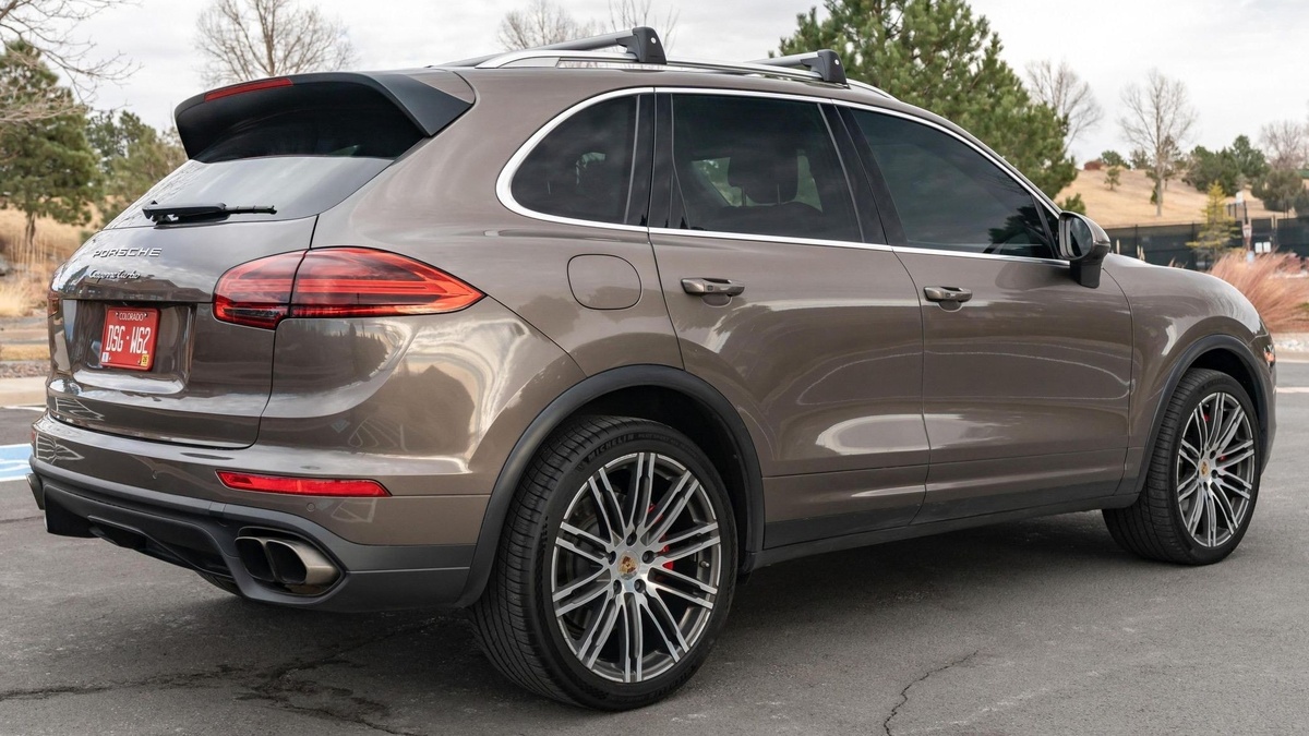 Porsche Cayenne Turbo 2016