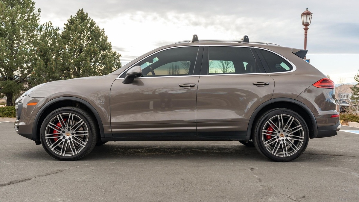 Porsche Cayenne Turbo 2016