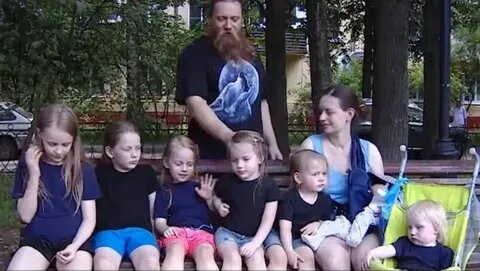 Семья Тепляковых (здесь не хватет троих). Очень милые детишки! Фото из открытого источника Интернета 