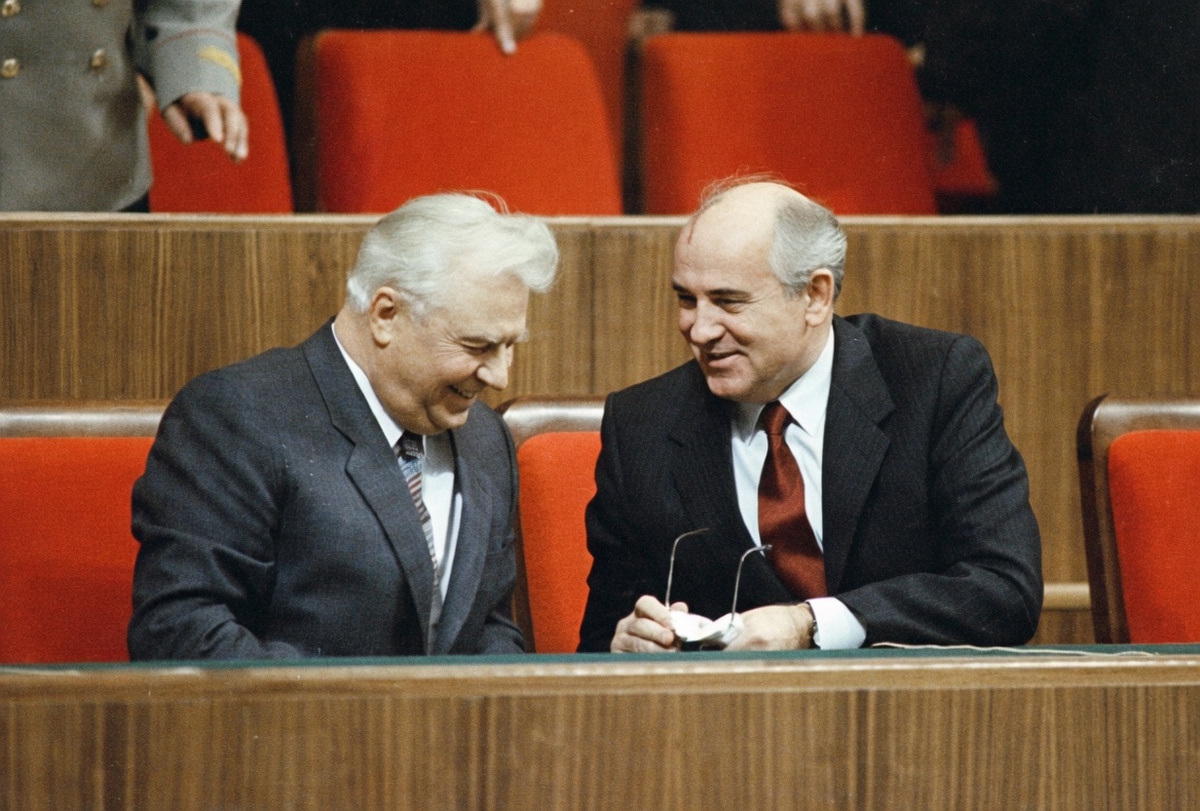 Михаил Горбачев и Егор Лигачев: тандем, который решил переделать природу советского человека.