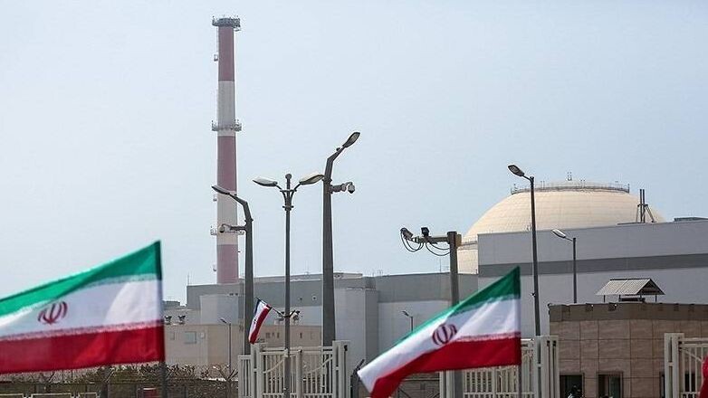     АЭС в Бушере   
(сс) Hossein Ostovar