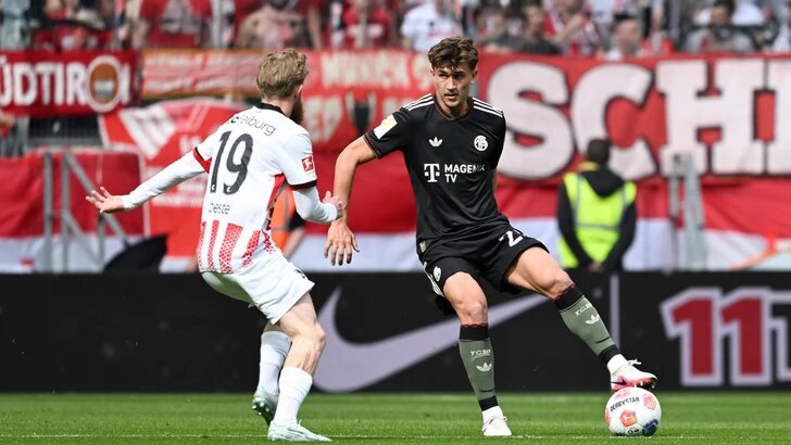 «Бавария» вырвала победу у «Фрайбурга», отыгравшись с 0:2 после 80-й минуты.