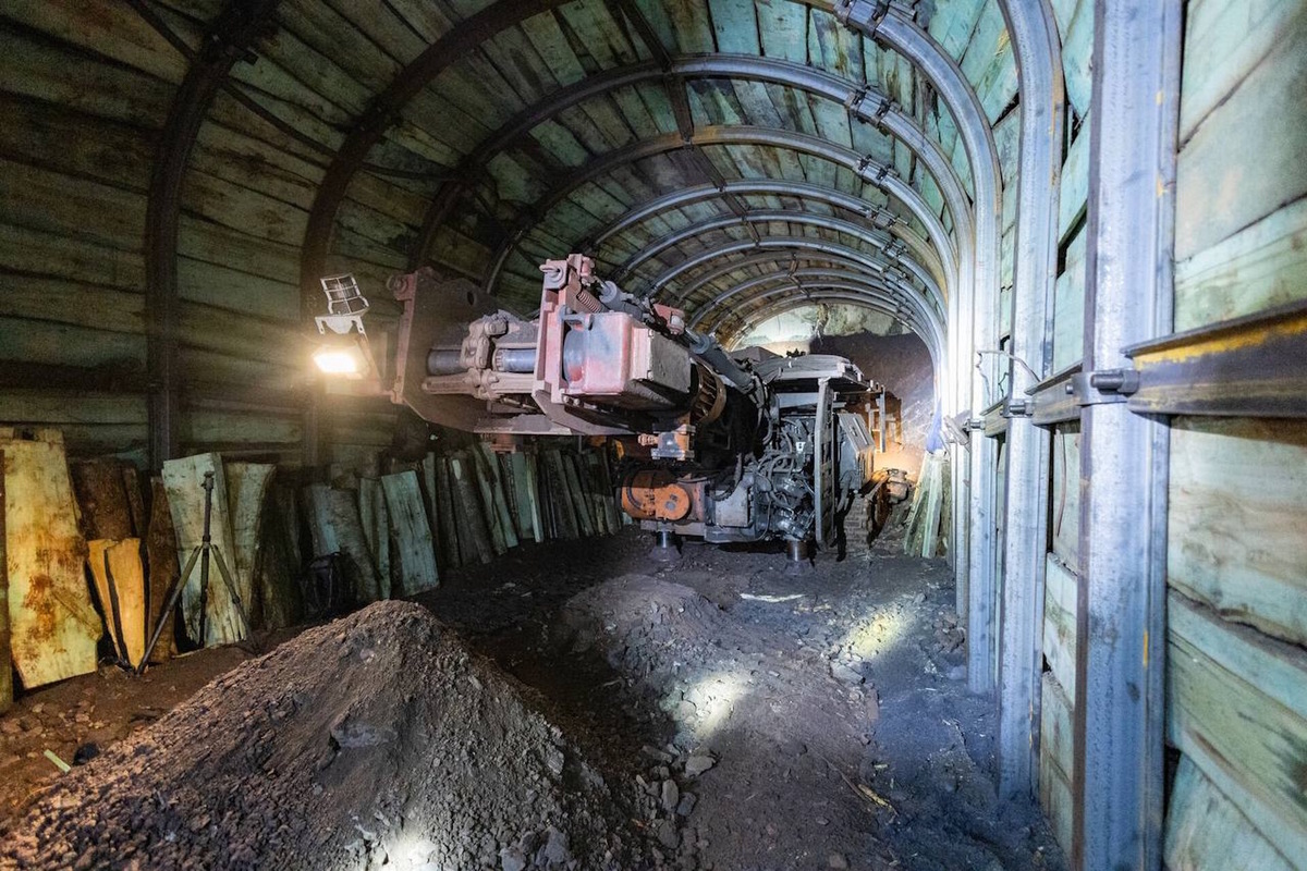    Технические доработки проходческого комбайна обеспечили комфортную работу шахтеров и увеличили добычу руды Яковлевского ГОКа. Источник: официальный Телеграм-канал «Северсталь».