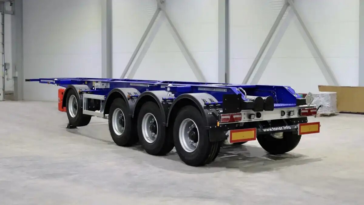 Фото: ТОНАРТОНАР представил новый специализированный полуприцеп-контейнеровоз