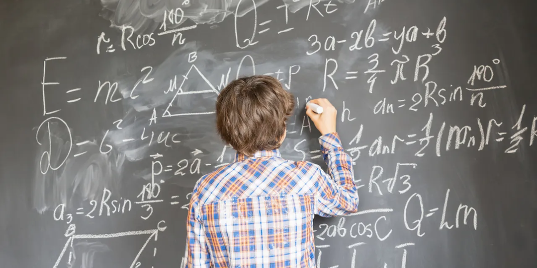 Ошибки везде: от школьной тетради до вывески в центре города: почему учитель математики бьёт тревогу