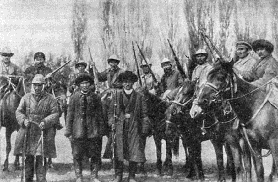 Группа басмачей-киргизов. Взято с https://history.ru/read/articles/basmachi-predshestvenniki-modzhahedov-i-talibov