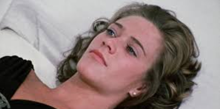 Кадр из фильма "За зеленой дверью" (1972)
