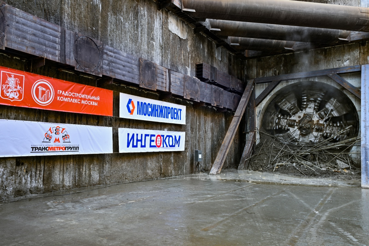 Станционный комплекс «Кленовый бульвар».