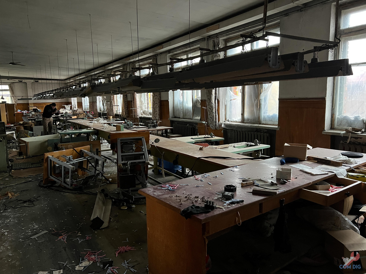 Цех заброшенной ткацкой фабрики. 