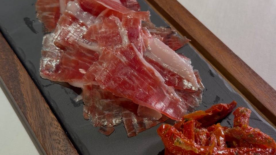 Все закрываются, а они открылись — OMA на Патриках