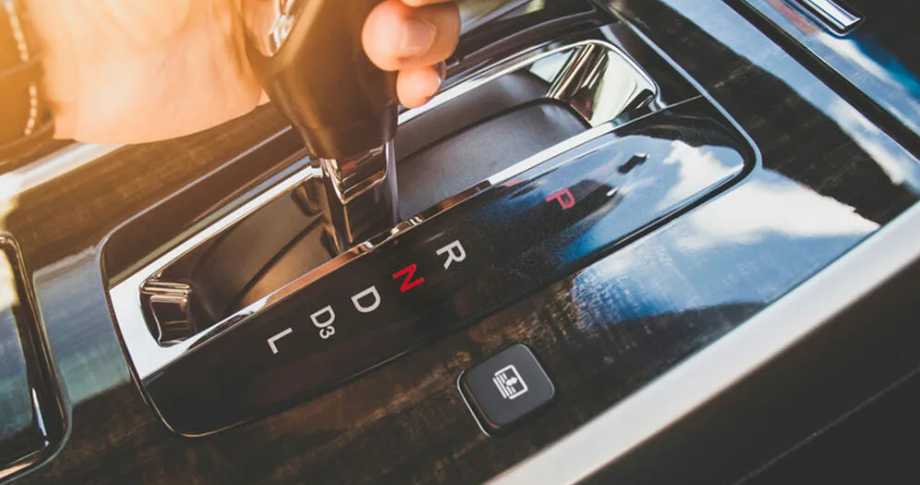 Оставьте селектор в покое: 3 золотых правила езды на автоматической трансмиссии, о которых забывают в автошколах