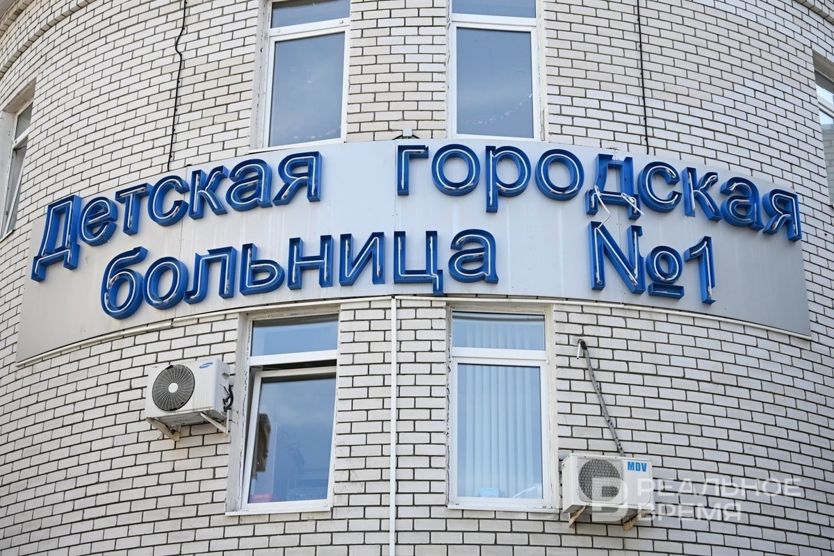    «Когда я поступала в интернатуру, я уже была мамой. И к этому времени, как мама, побывала в ДГБ №1 — мы полежали здесь с малышом». Динар Фатыхов / realnoevremya.ru