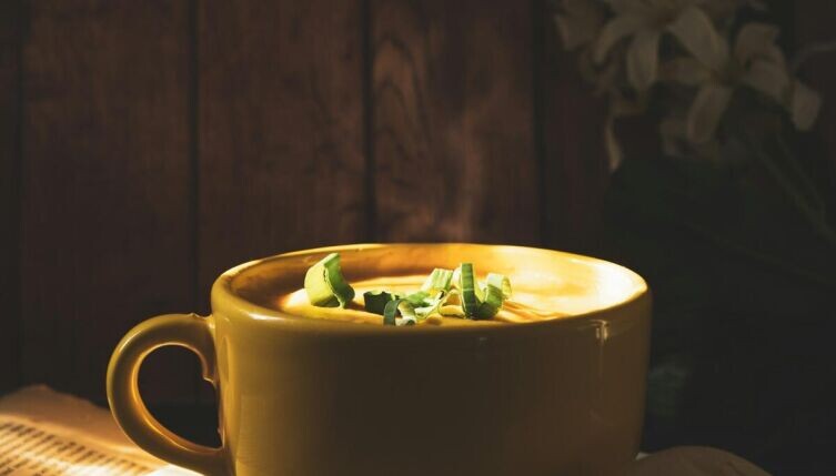    Как приготовить настоящий французский луковый суп? Фото: Fusco Studio on Unsplash