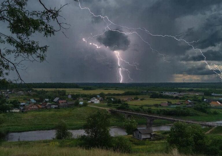 Богомаз предупредил о надвигающемся на Брянщину шторме