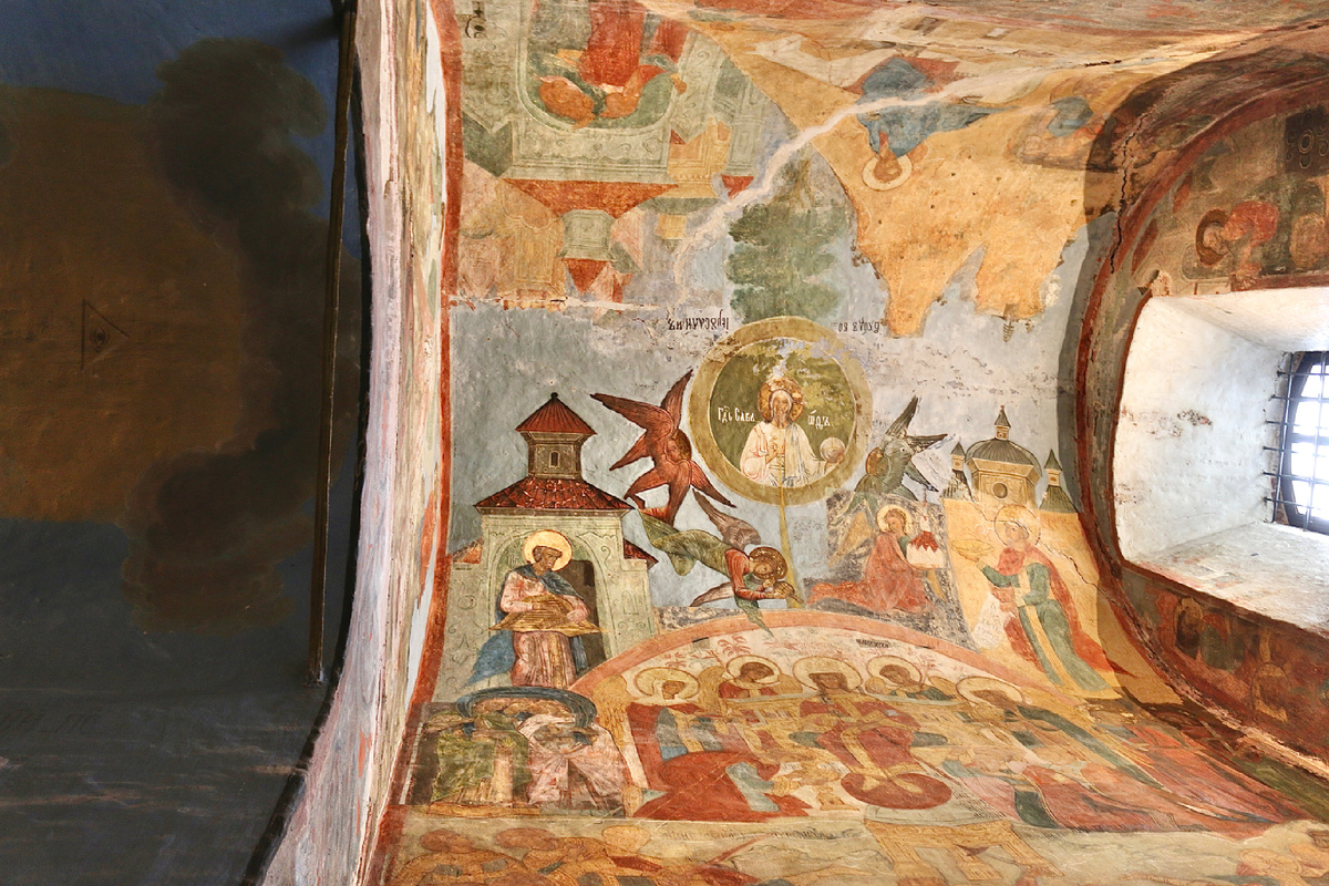 Роспись на своде оконной арки Успенской церкви Кирилло-Белозерского монастыря