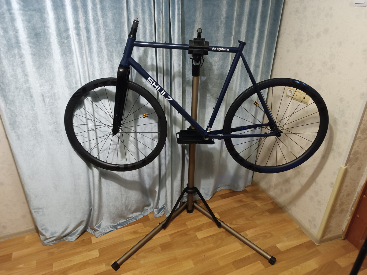 Фундамент моего нового велосипеда на стойке.