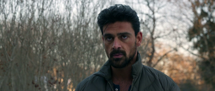 На лицо ужасный, добрый внутри. Единственный условно-положительный мужской персонаж в фильме. Причем, появляющийся в общей сложности минут на 5 экранного времени и сказавший одну фразу. Кадр из фильма.