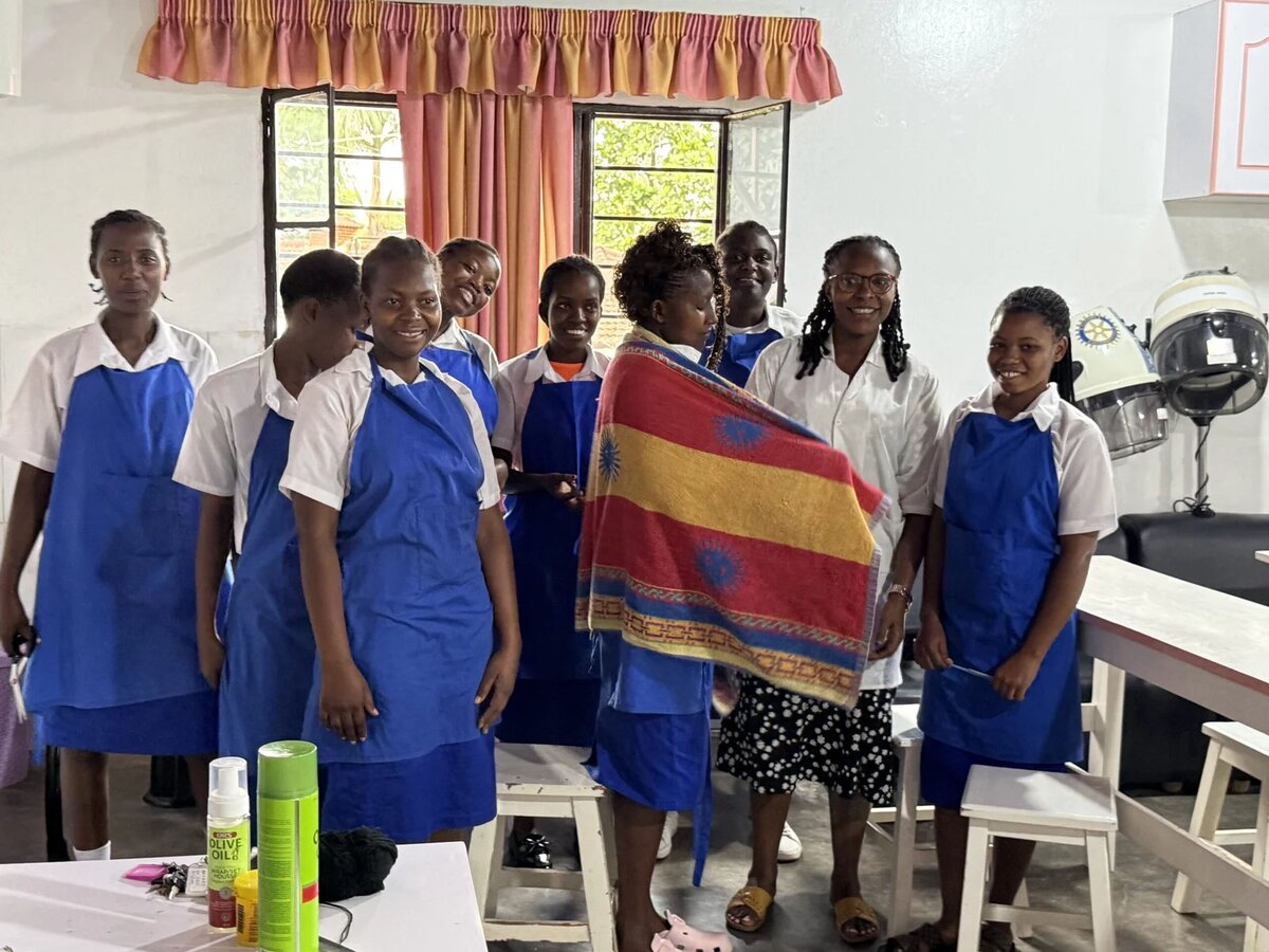 Студенты одной из технических школ, поддерживаемых верующими из «Семейной Федерации» Японии